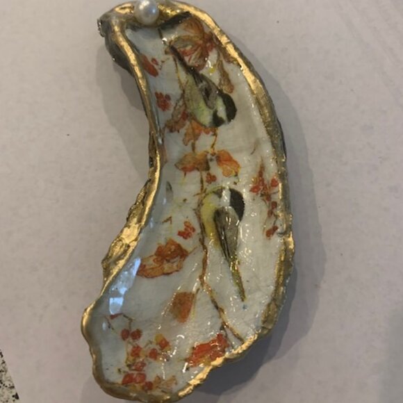Handmade Oyster Shell Trinket Dish - Picture 3 of 5